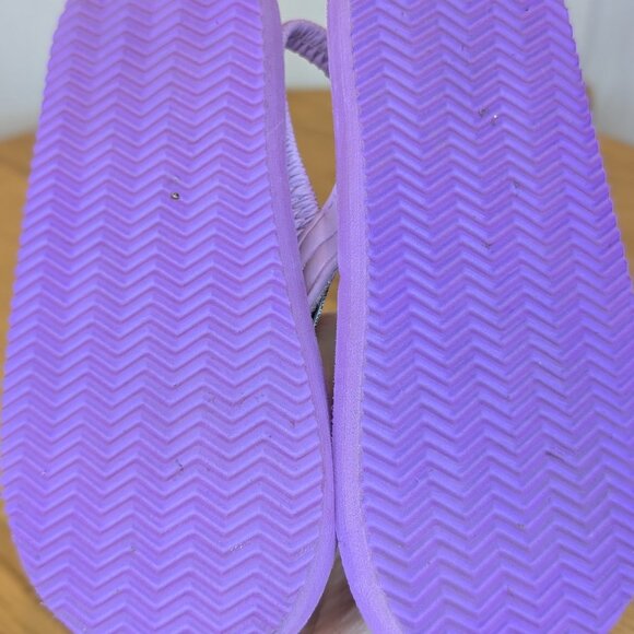 FREE WITH PURCHASE Oshkosh Flip Flops with Back Strap - Picture 3 of 4